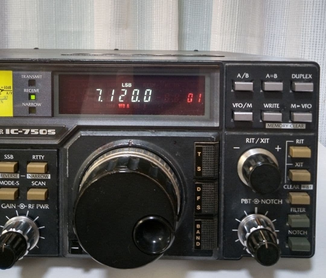 アイコム製　IC-750s HF オールモード トランシーバー
