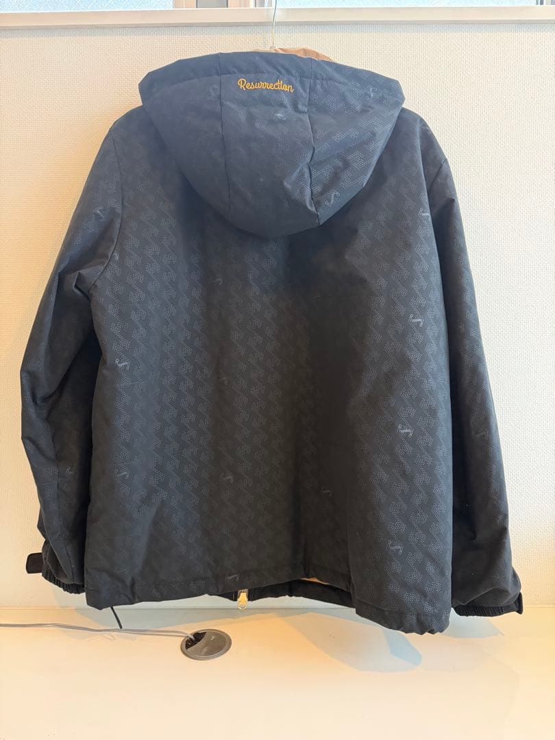 レザレクション冬用フード付き黒ジャケット ×パンツ