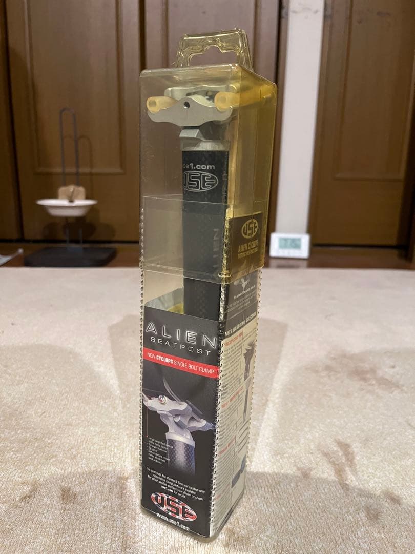 USE ALIEN CARBON ユーエスイー シートポストφ27.2