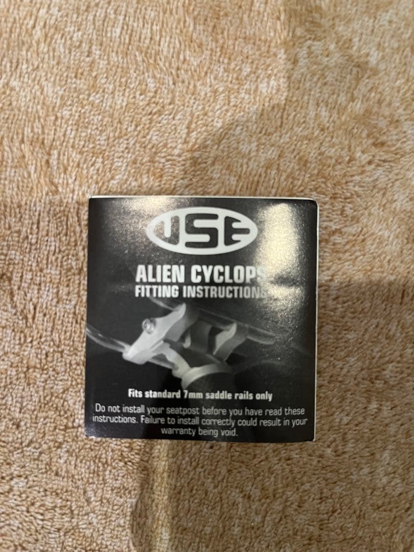 USE ALIEN CARBON ユーエスイー シートポストφ27.2