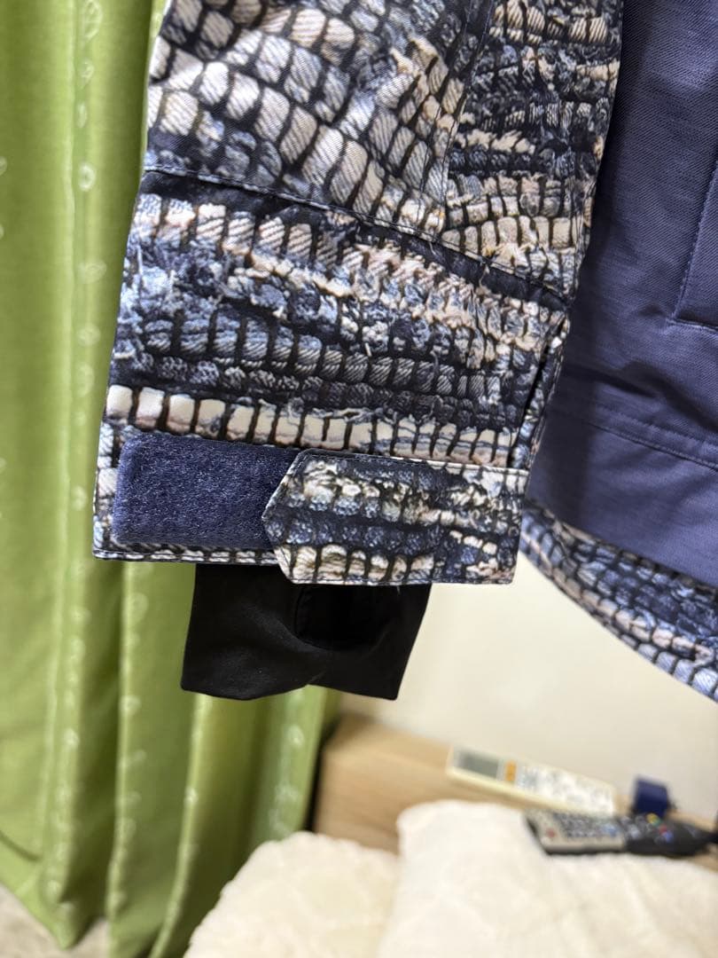 ROXY スノーボードジャケット 新品　Mサイズ　早い物勝ち