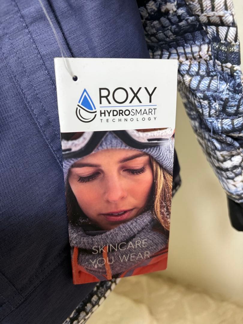 ROXY スノーボードジャケット 新品　Mサイズ　早い物勝ち