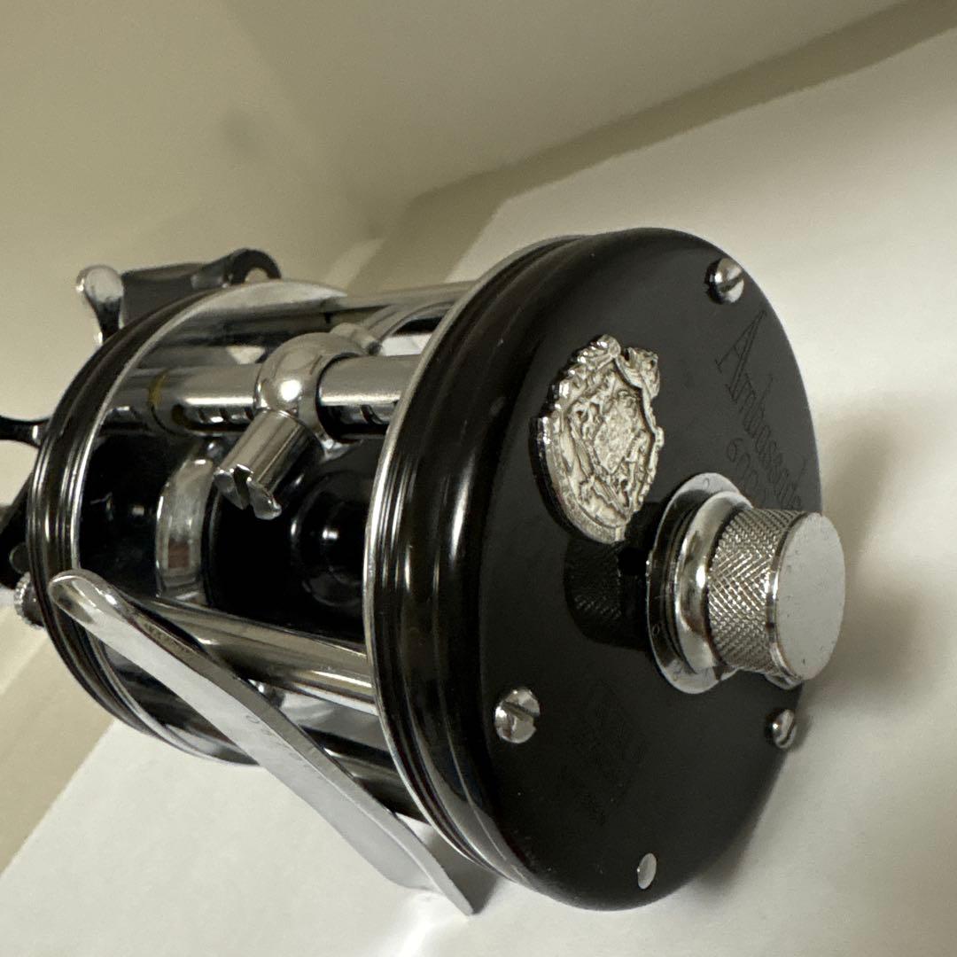 Ambassadeur 6000cベイトリール 黒と銀