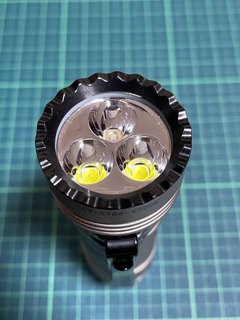 ライト・ランタン Olight Seeker 4 mini Titanium