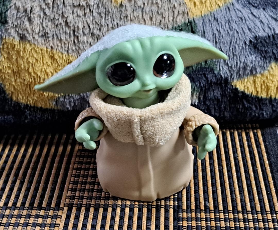 新品未開封　おしゃべりしたり身体が動くグローグー フィギュアとスピーダーセット