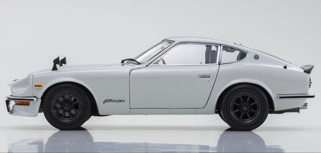 1/18 日産 フェアレディ Z-L S30 ホワイトパールクリスタル シャイン