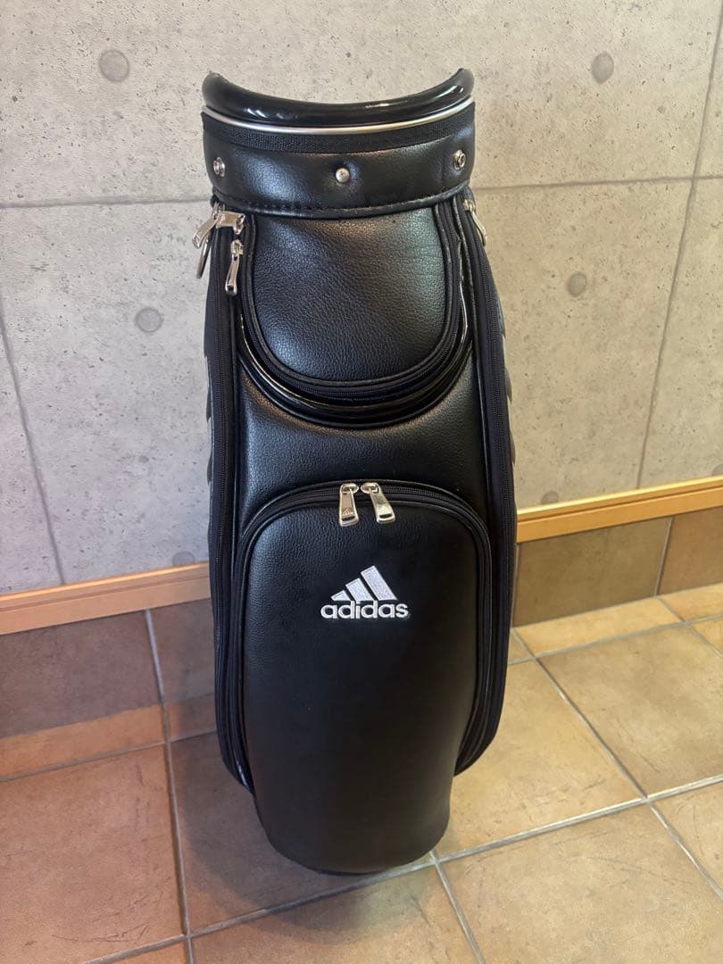 adidas キャディバッグ 黒 3本ストライプ　エナメル合皮
