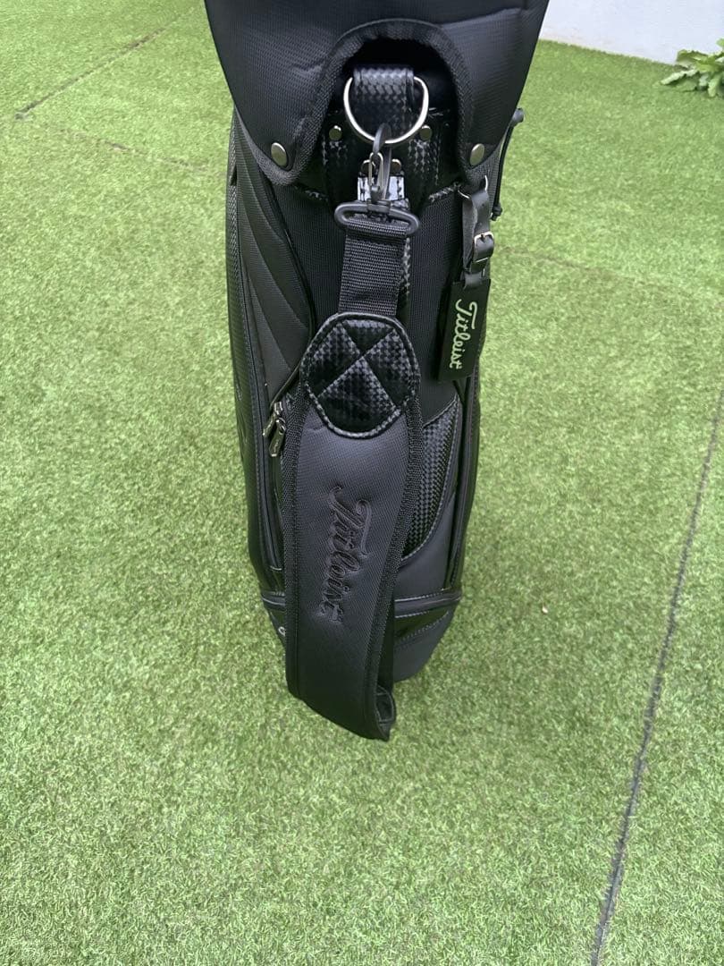 Titleist ゴルフバッグ ブラック　ゴルフボールおまけ付き