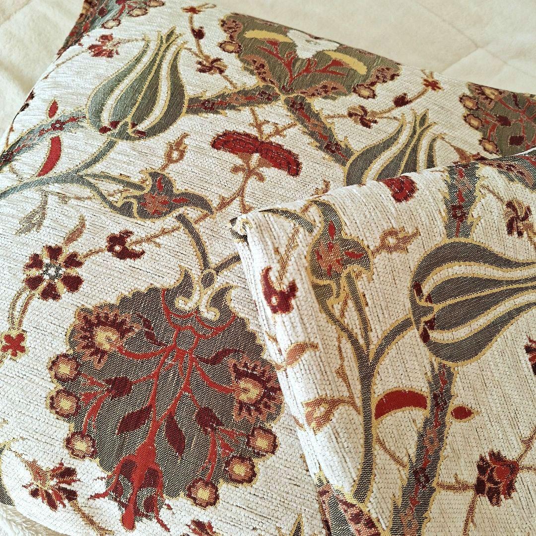 【新品・未使用品】高級花柄刺繍クッションカバー2個セット・海外購入品