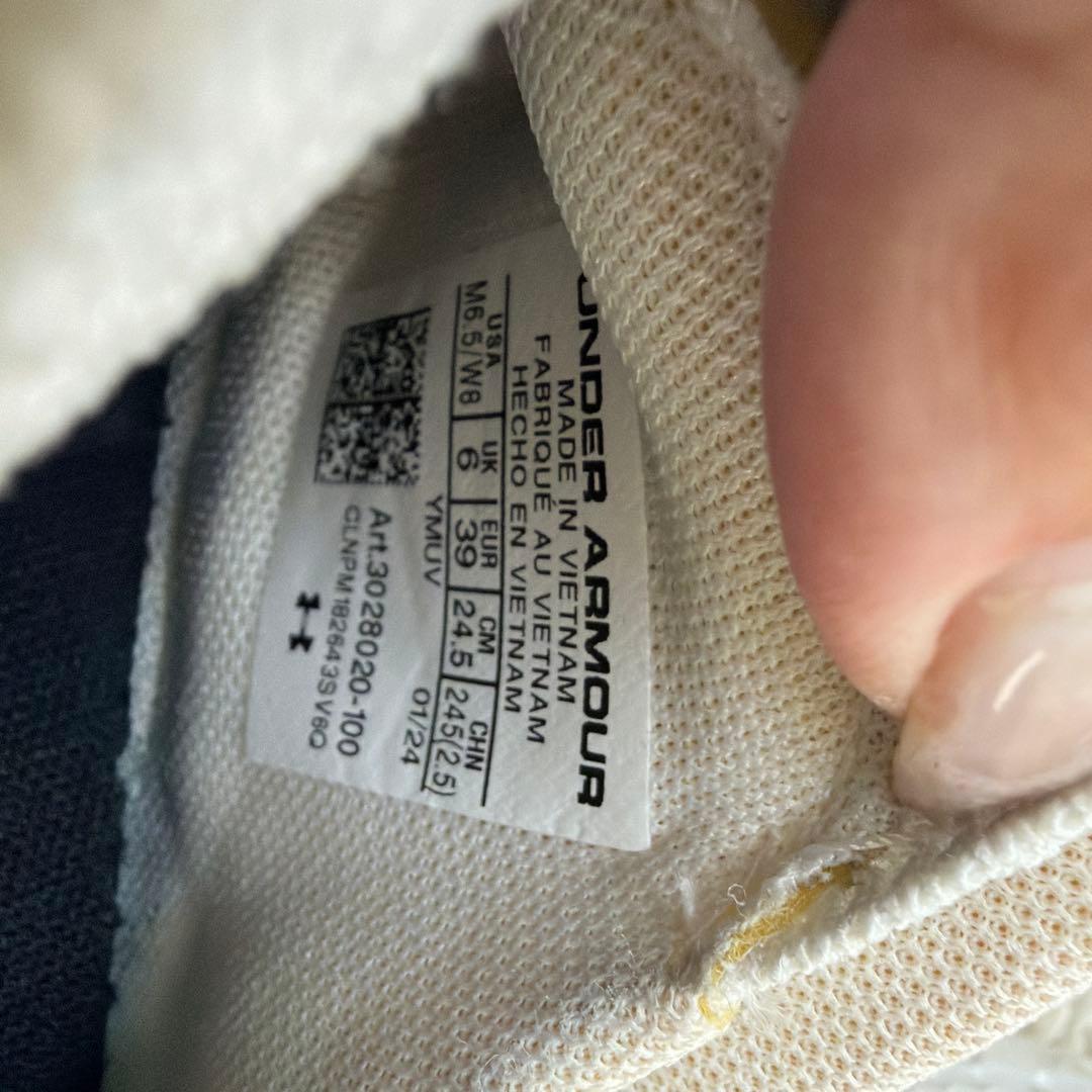 Under Armour バスケットボールシューズ ホワイト/シルバー