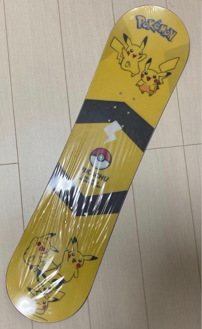 世界50本限定　ピカチュウ　スノーボード　90cm スケートボード　ポケカ