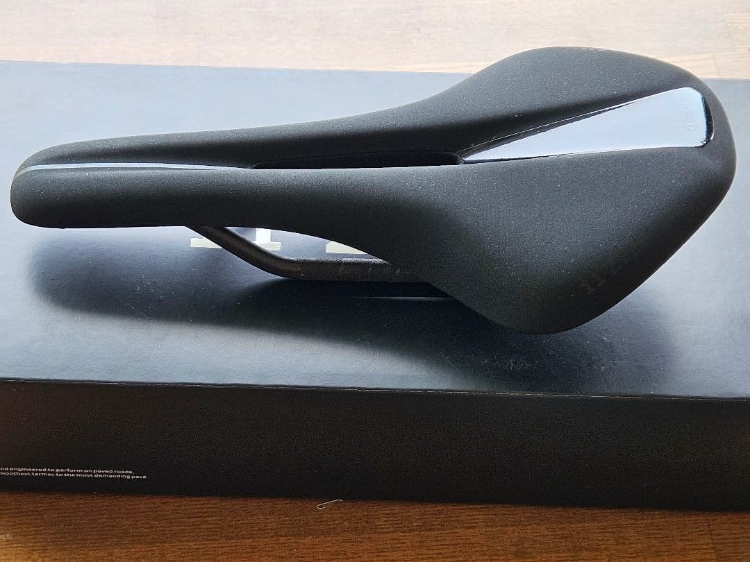フィジーク Fizik Antares R1 Open サドル