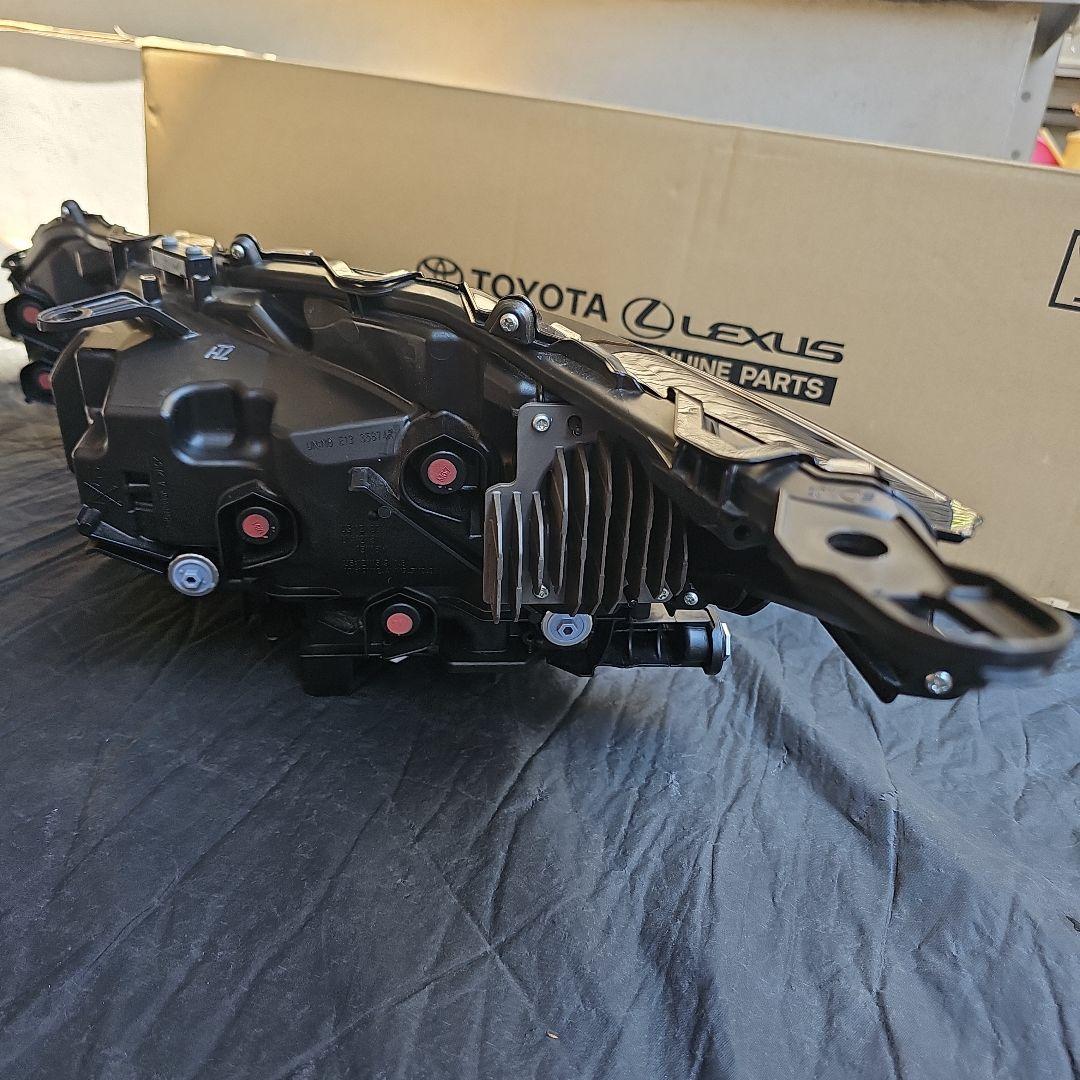 【TRDエンジニア】トヨタ 80系ハリアー 右ヘッドライト 中古
