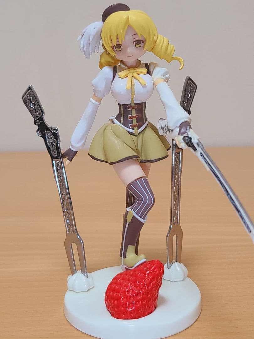 魔法少女まどか☆マギカ　巴マミ　フィギュア+チャーム 7点セット