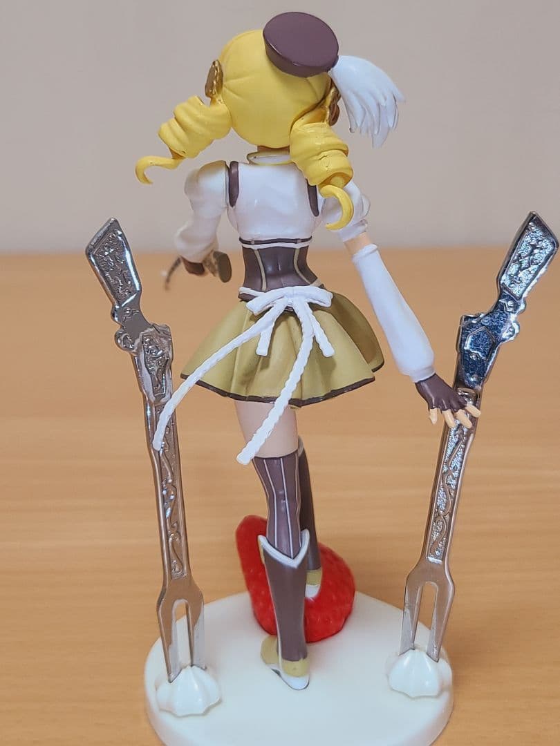 魔法少女まどか☆マギカ　巴マミ　フィギュア+チャーム 7点セット
