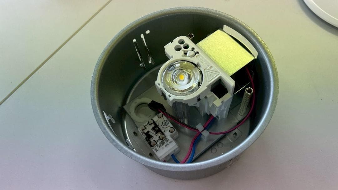 ２　東芝 LED非常用照明器具 埋込形 専用形 Φ150 13形(低天井用~3m