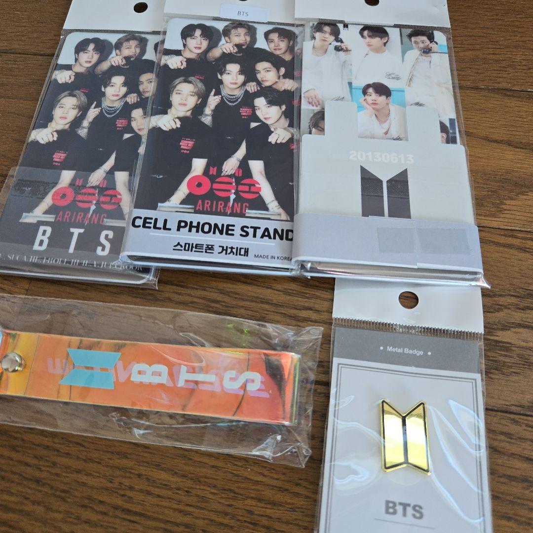 BTS スマホスタンド/3個 メタルピンバッジ/1個/キーホルダー/1個 貴重品