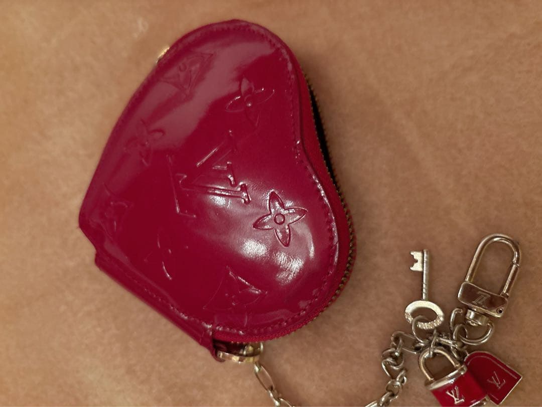 ♡美品♡♡レッド♡ルイ・ヴィトン エナメルハート型ケースノベルティ