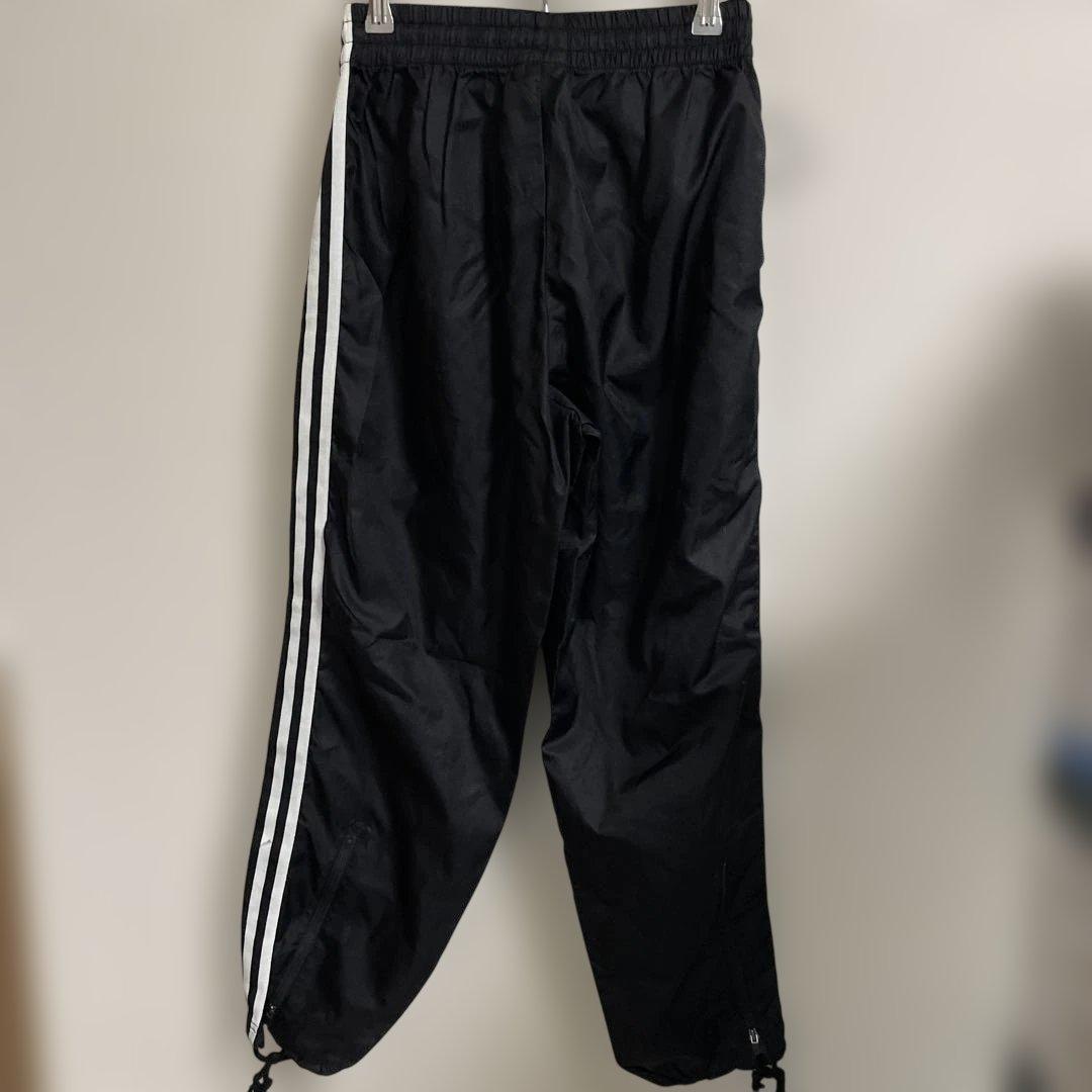 adidas（アディダス）ヴィンテージ感漂うナイロンセットアップ上下セット