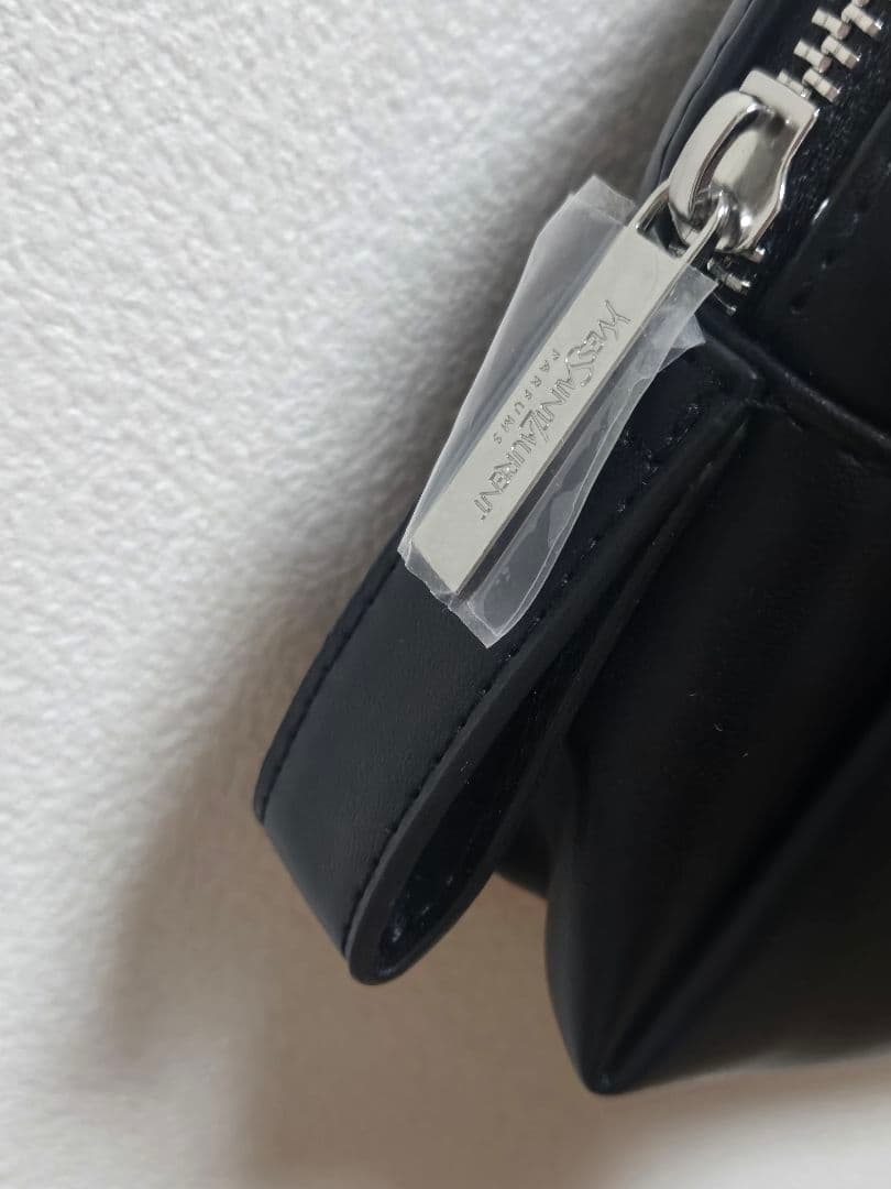 Yves Saint Laurent ノベルティ ショルダーバッグ ブラック