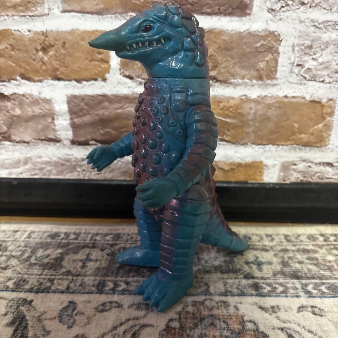 怪獣フィギュア ザラガス　ソフビ