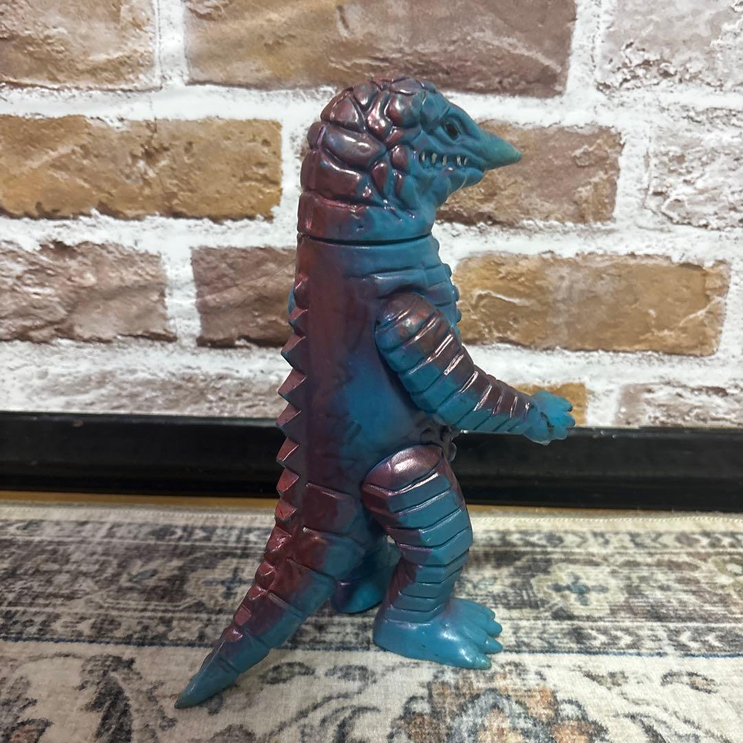 怪獣フィギュア ザラガス　ソフビ