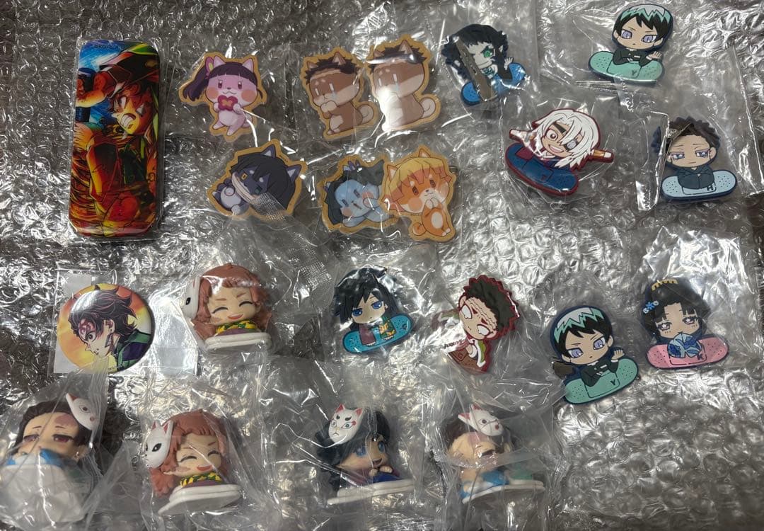 鬼滅の刃 缶バッジ 義勇 しのぶ 無一郎 おねむたん ヘアクリップ まとめ売り