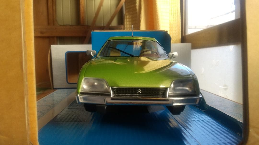 じじおっさん　MODEL CAR GROUP 1/18のグリーン
