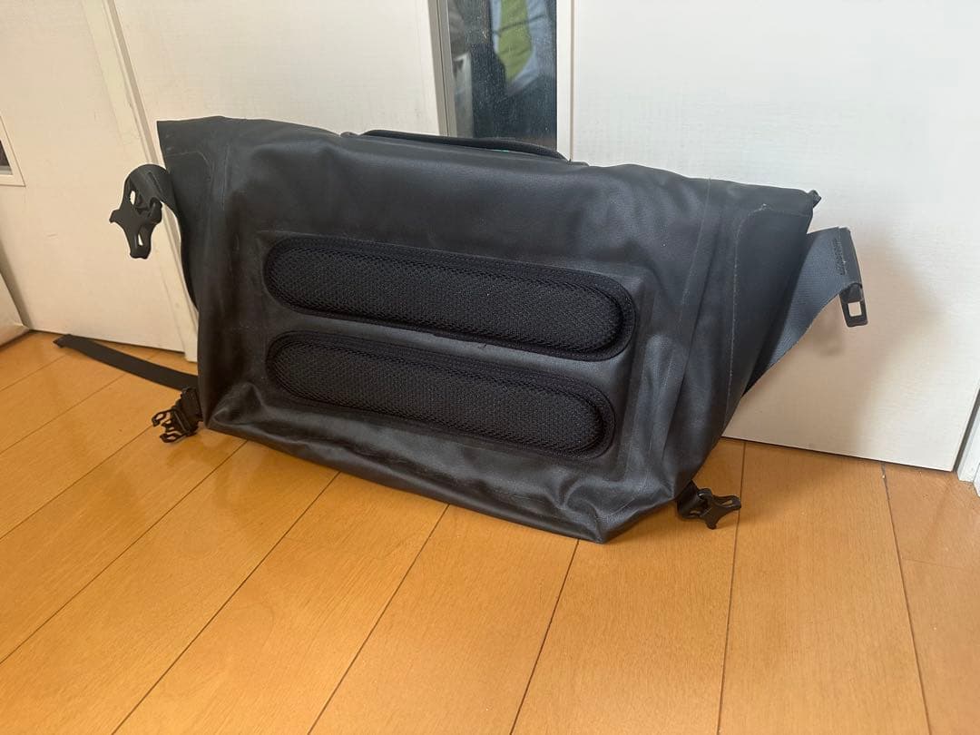 モンベル ドライメッセンジャーバッグ　S ブラック　美品