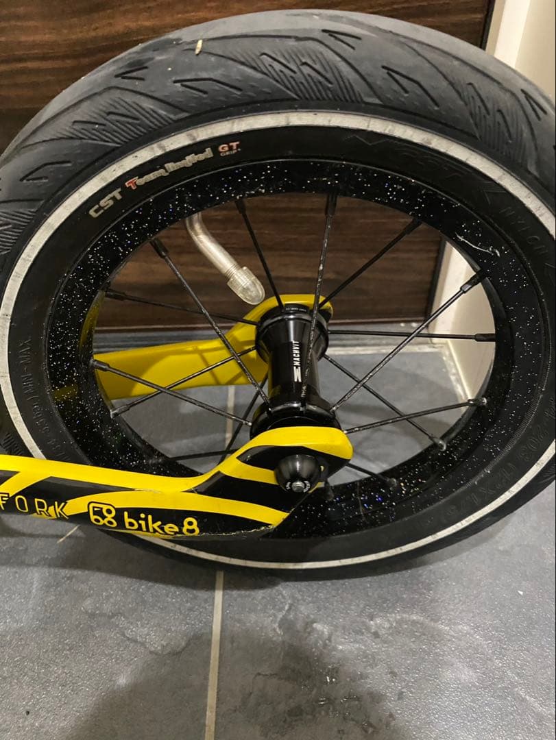 bike8 エアロスピード　カーボン　ランバイク　びっちゃんV2 ヘルメット付き