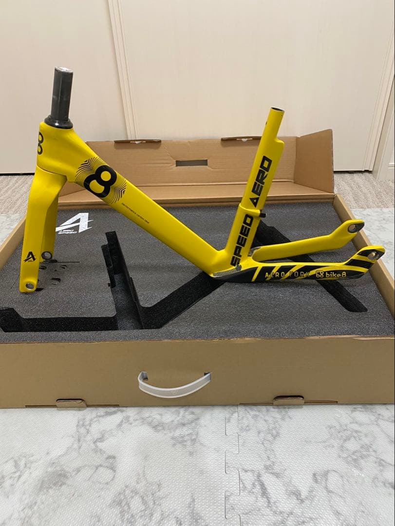 bike8 エアロスピード　カーボン　ランバイク　びっちゃんV2 ヘルメット付き