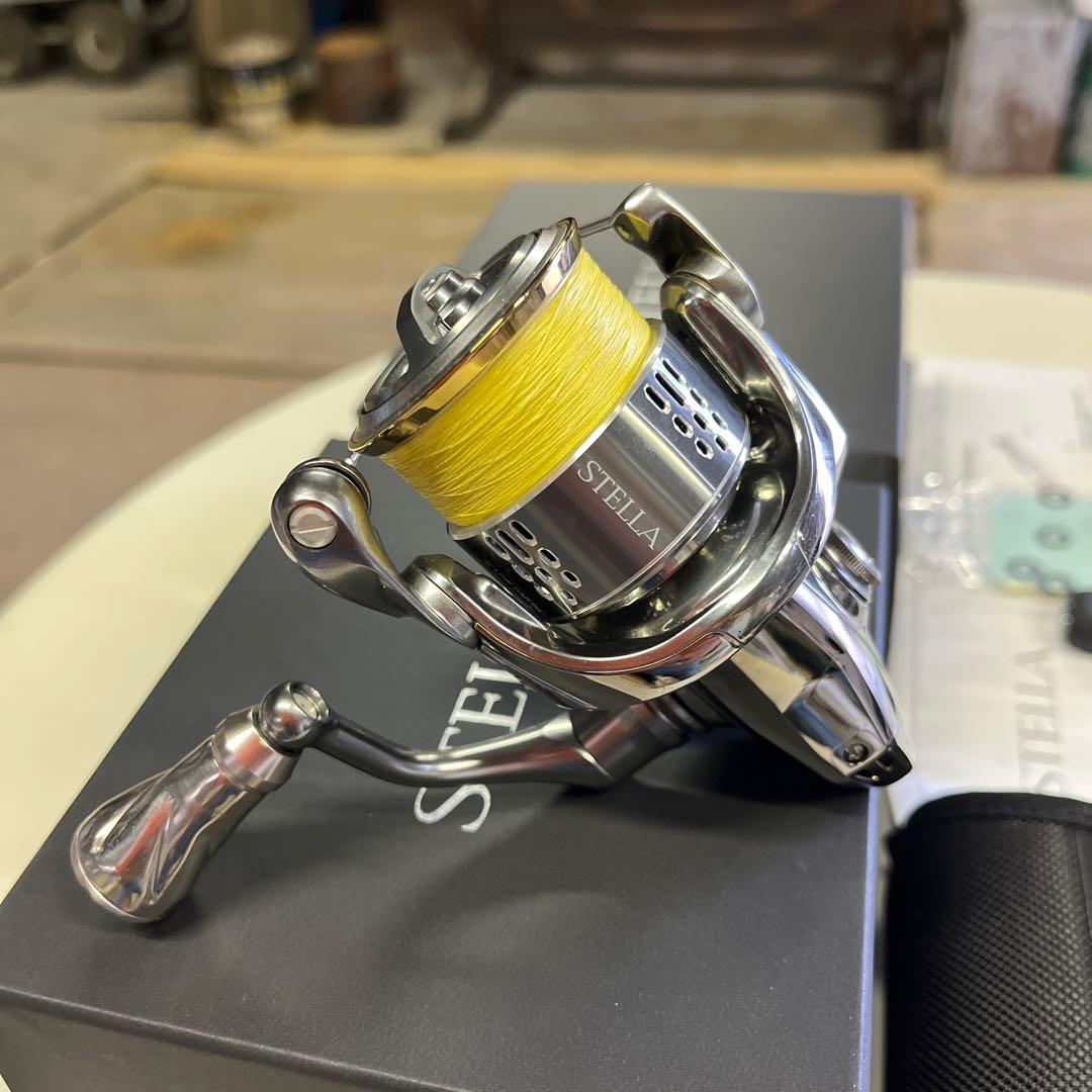 シマノ　18ステラ C2500SHG ［美品］リブレハンドルノブ付き