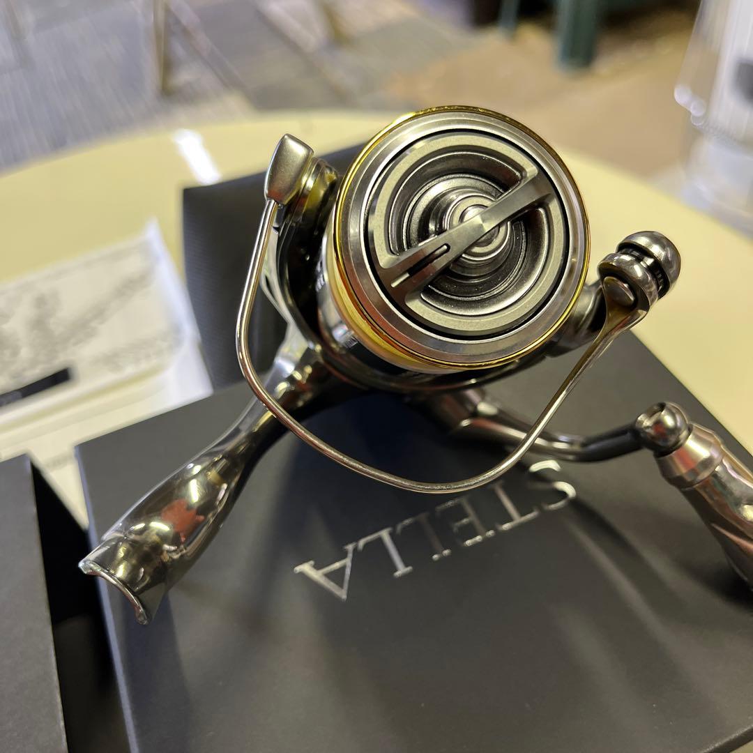 シマノ　18ステラ C2500SHG ［美品］リブレハンドルノブ付き