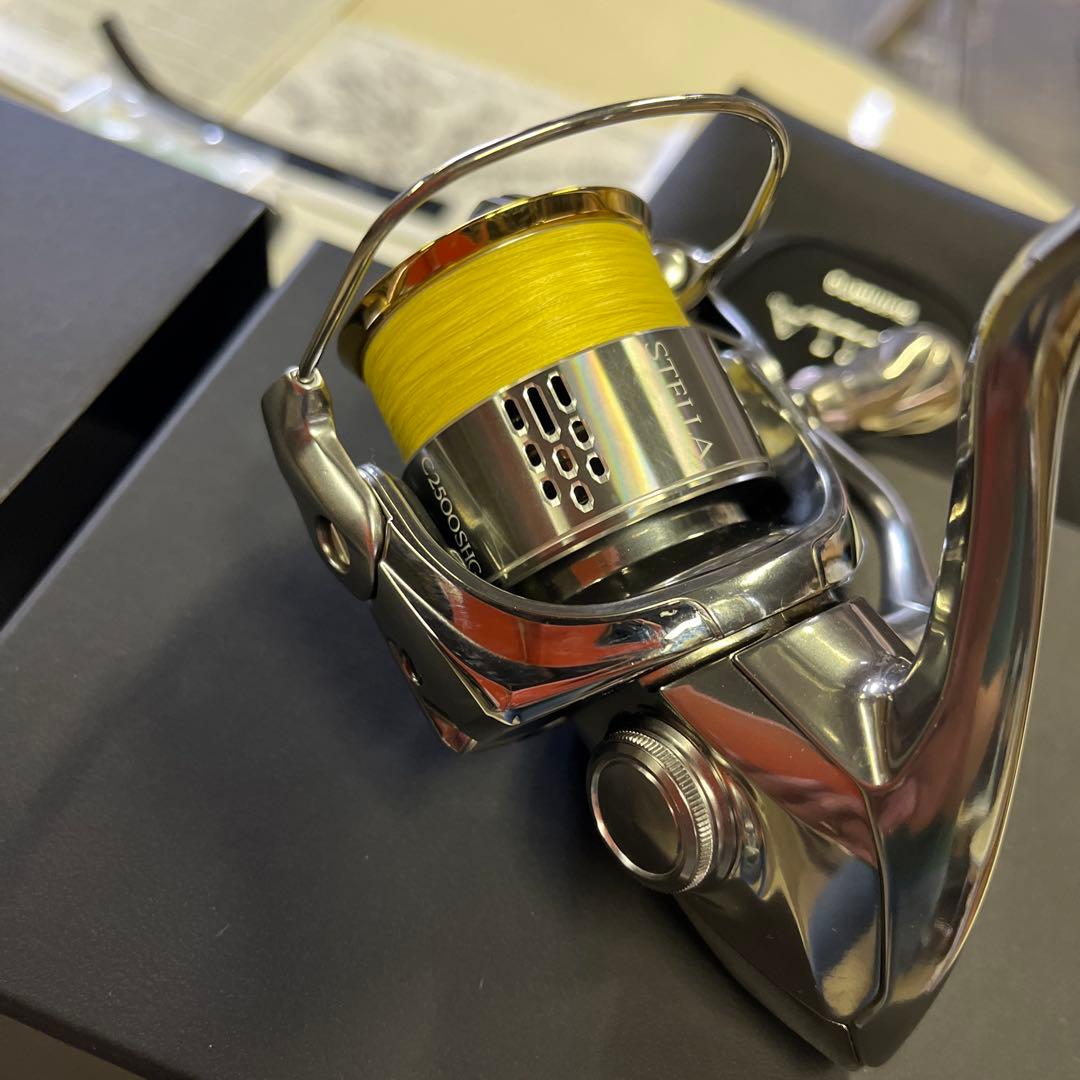 シマノ　18ステラ C2500SHG ［美品］リブレハンドルノブ付き
