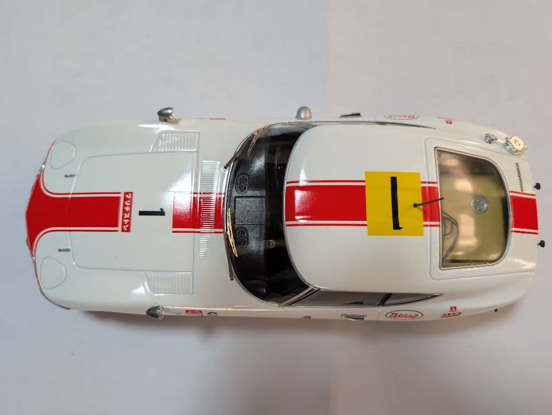 トヨタ2000GT1/18ミニカー