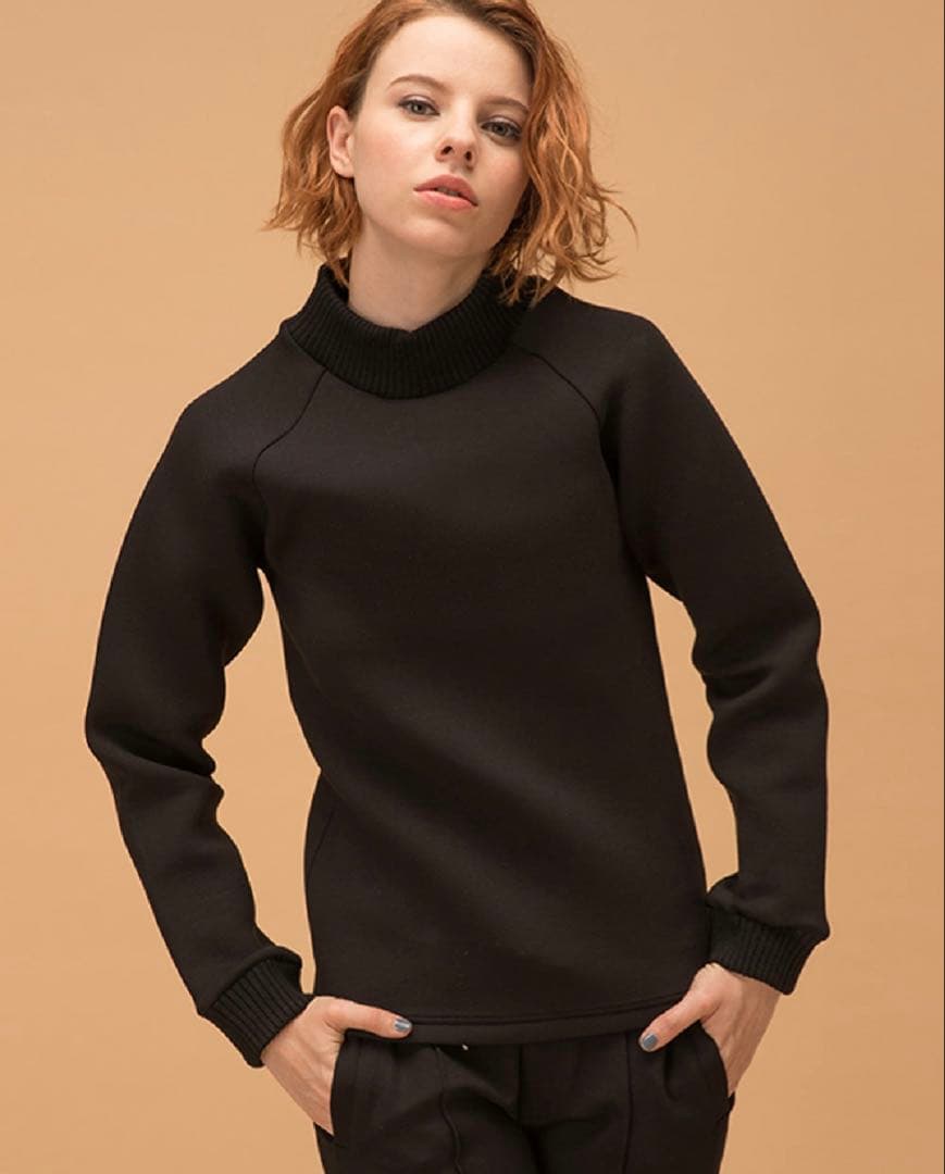 【新品】定価33,000円‼️mutaボンディングプルオーバー　ネイビーレディース