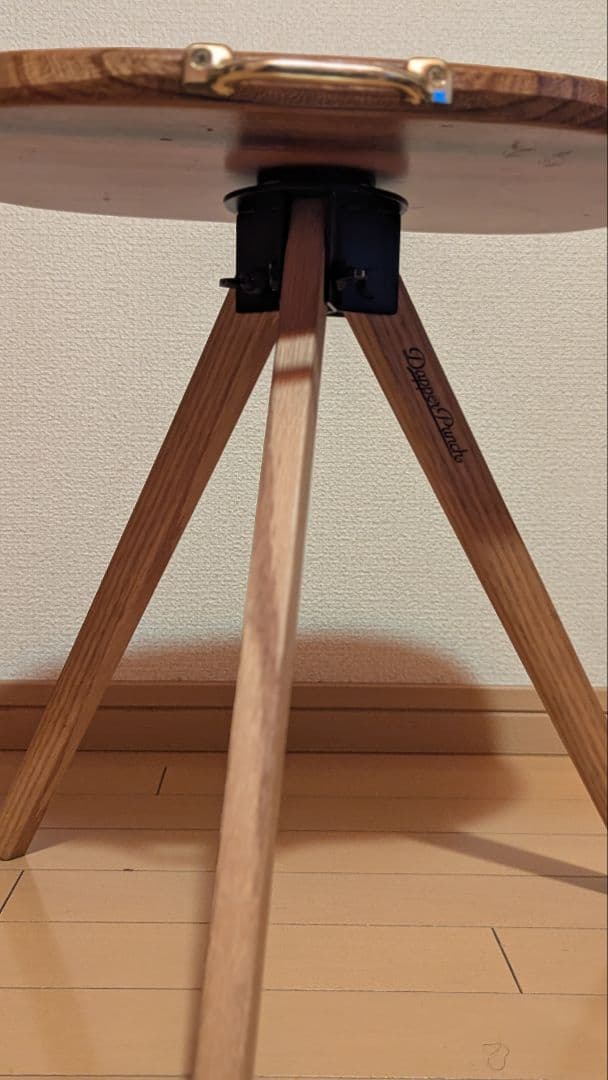 三脚木製テーブル