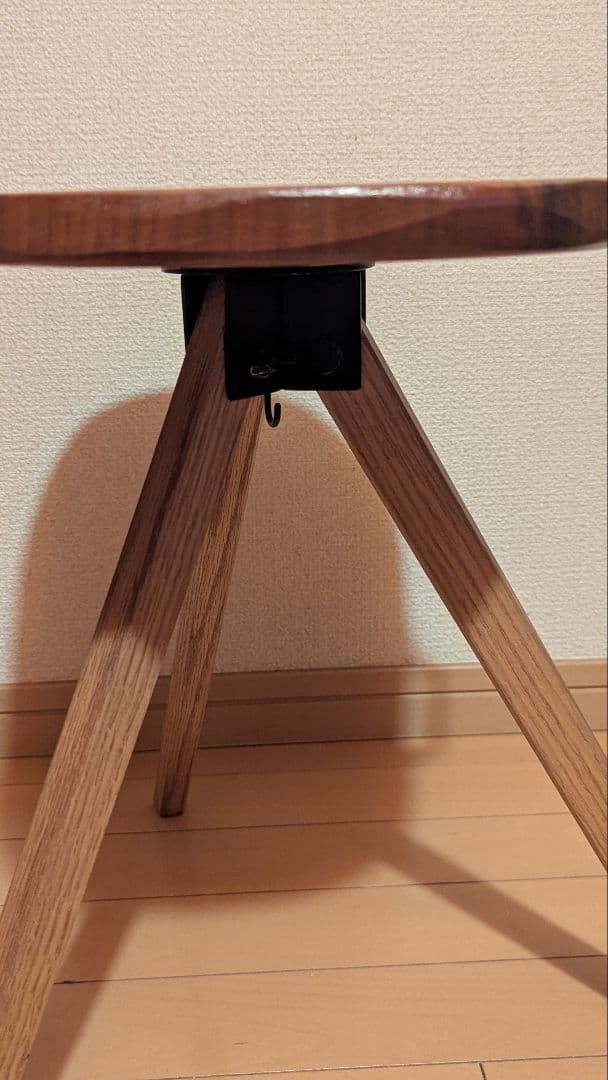 三脚木製テーブル