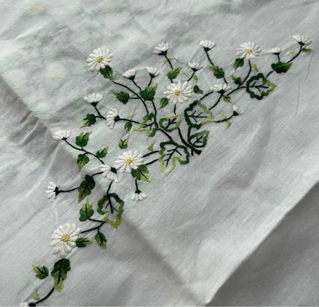 刺繍テーブルクロス140x97cm