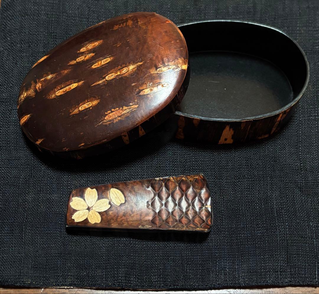 秋田伝統工芸『樺細工』の茶筒. 楊枝入.茶さじ.日本橋さるや楊枝入(楊枝)セット