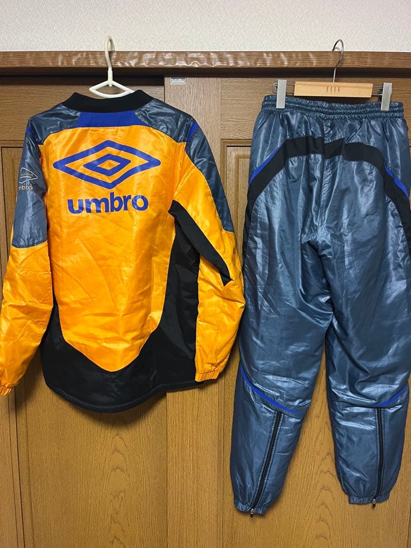 umbro アンブロ　PRO-TRAINING ピステ上下 セット 中綿 防寒