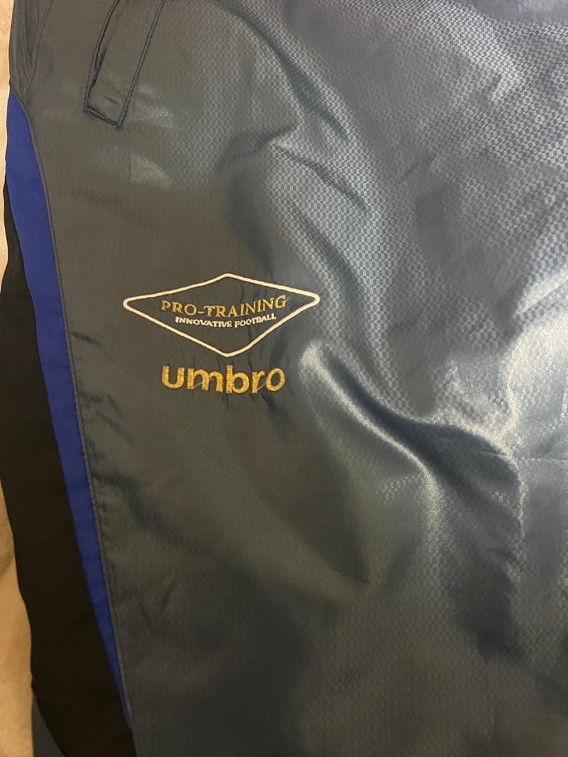 umbro アンブロ　PRO-TRAINING ピステ上下 セット 中綿 防寒