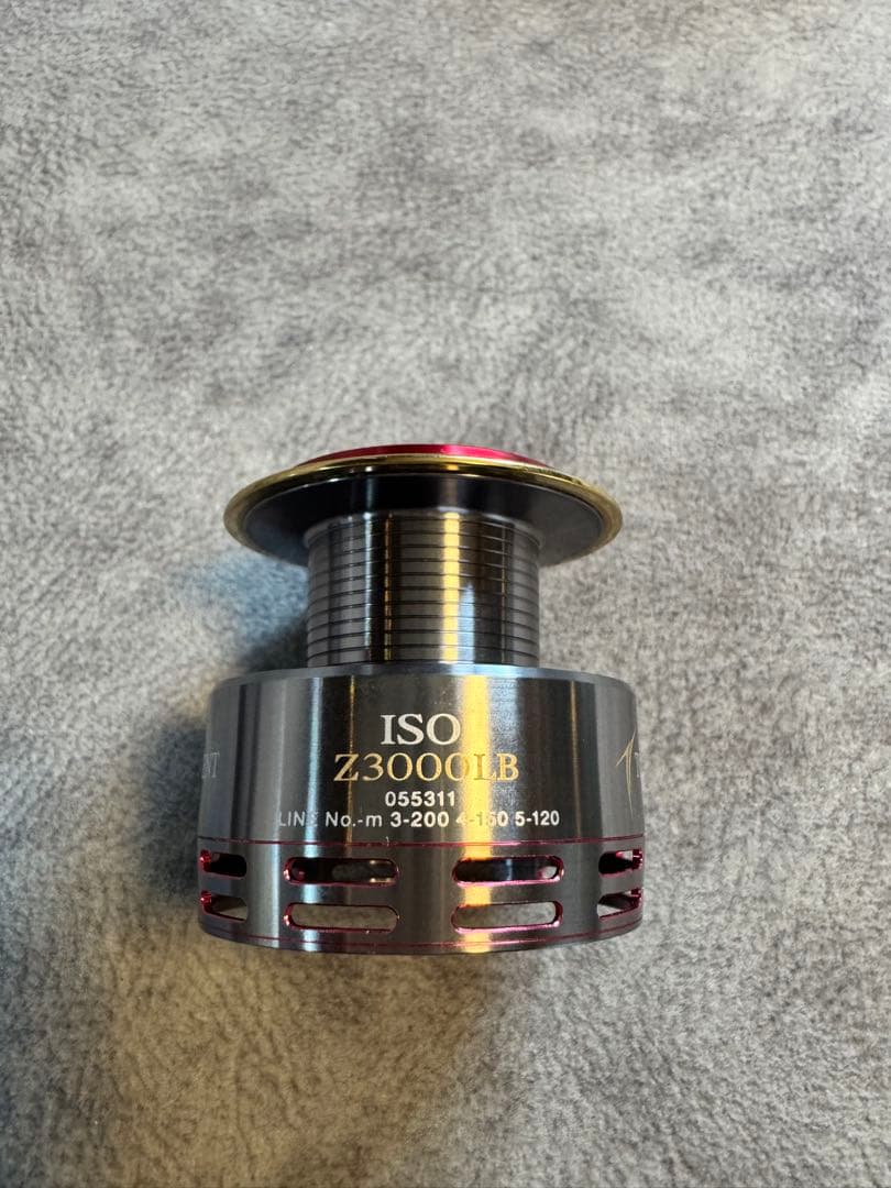 美品 ダイワ　06トーナメントISO Z3000LB