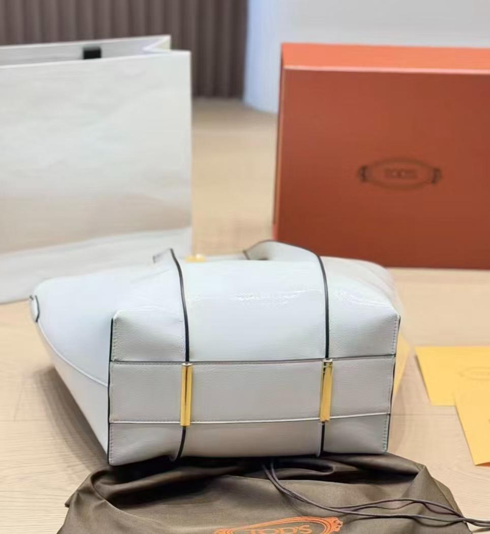 TOD'S Timeless レザー トートバッグ