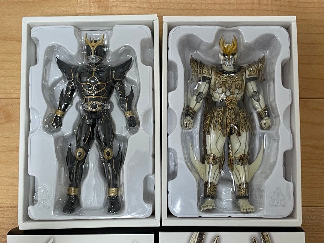 S.H.Fクウガ アルティメットフォーム &ン・ダグバ・ゼバ(真骨彫製)