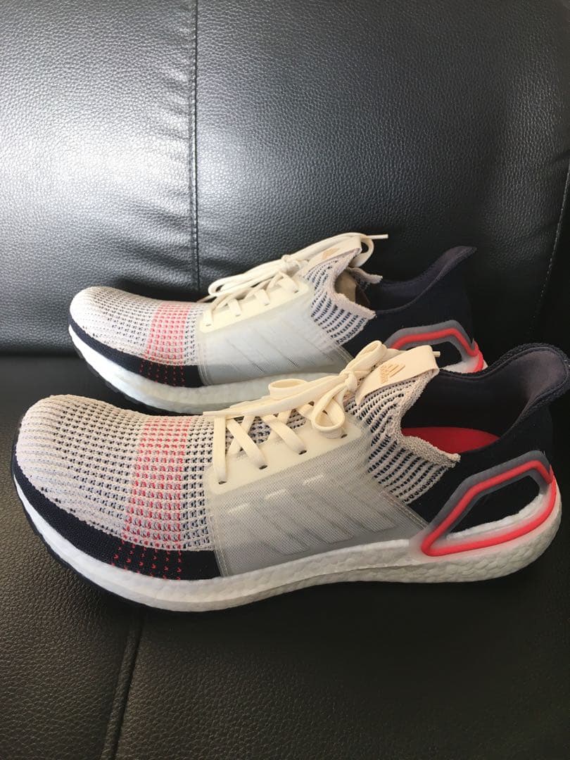 シューズ(男性用) adidas UItraBOOST19