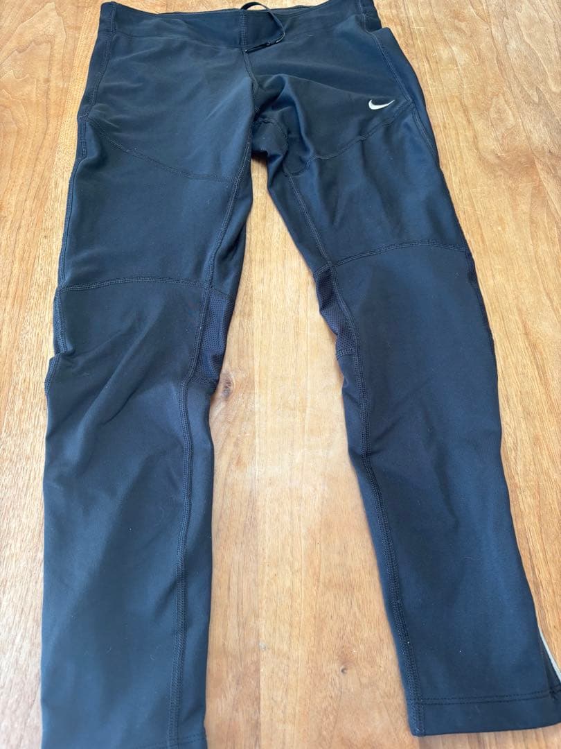 Nike ジョギングウエア　ショートパンツMとレギンスSセット