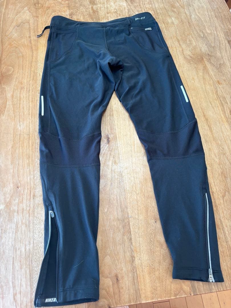 Nike ジョギングウエア　ショートパンツMとレギンスSセット