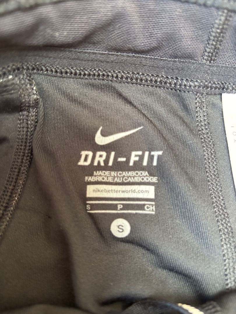 Nike ジョギングウエア　ショートパンツMとレギンスSセット