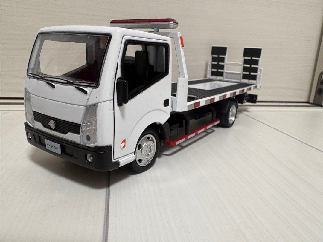 《新品》1:32 日産 積載車 花見台　ミニカー